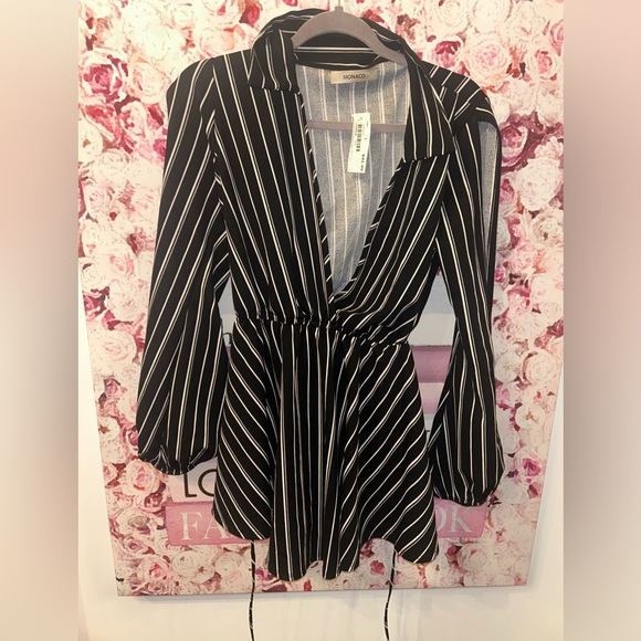 Stripe romper, cut out sleeves, collar - Picture 2 of 2